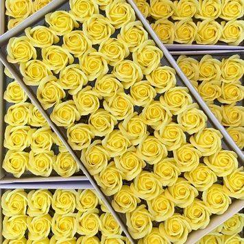 Роза стандарт лимонная
